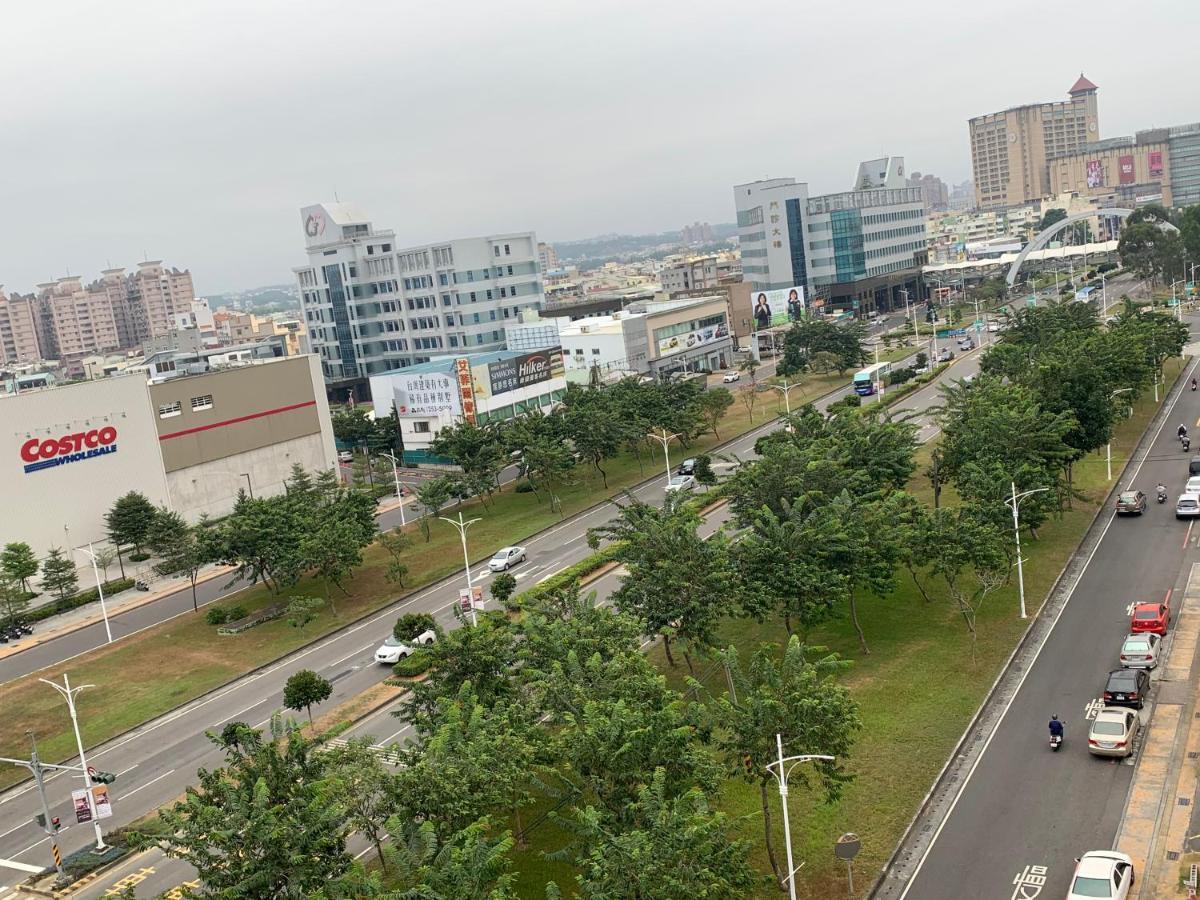 Arc De Triomph Apartment Building Chiayi City Exterior foto